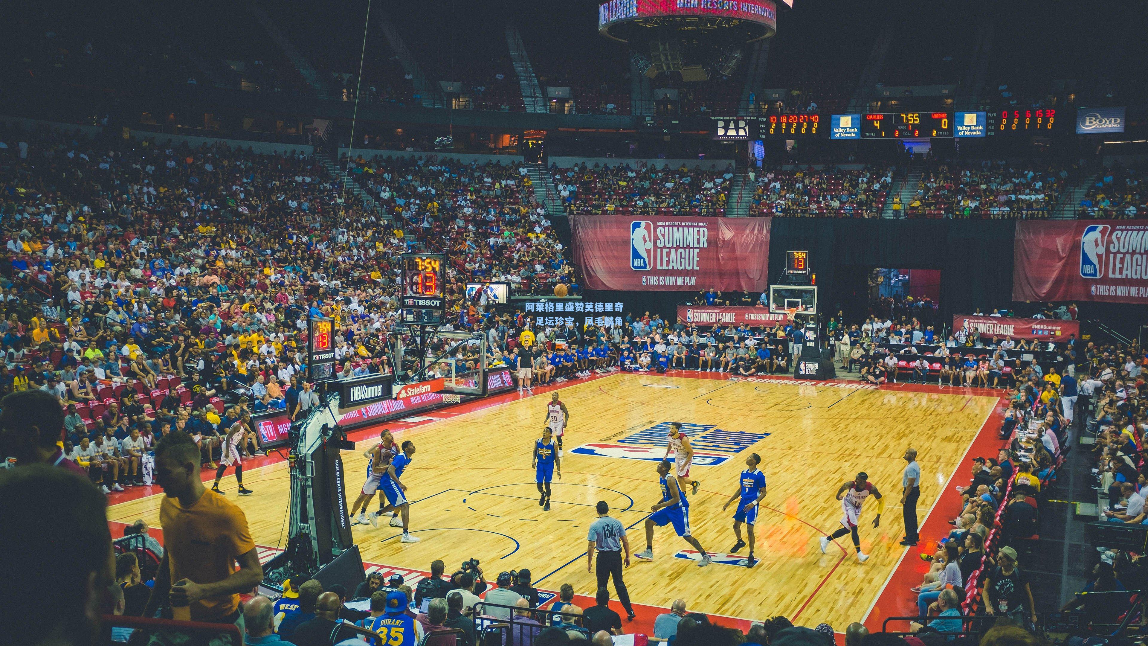 阿莱格里盛赞莫德里奇，足坛珍宝，凤毛麟角